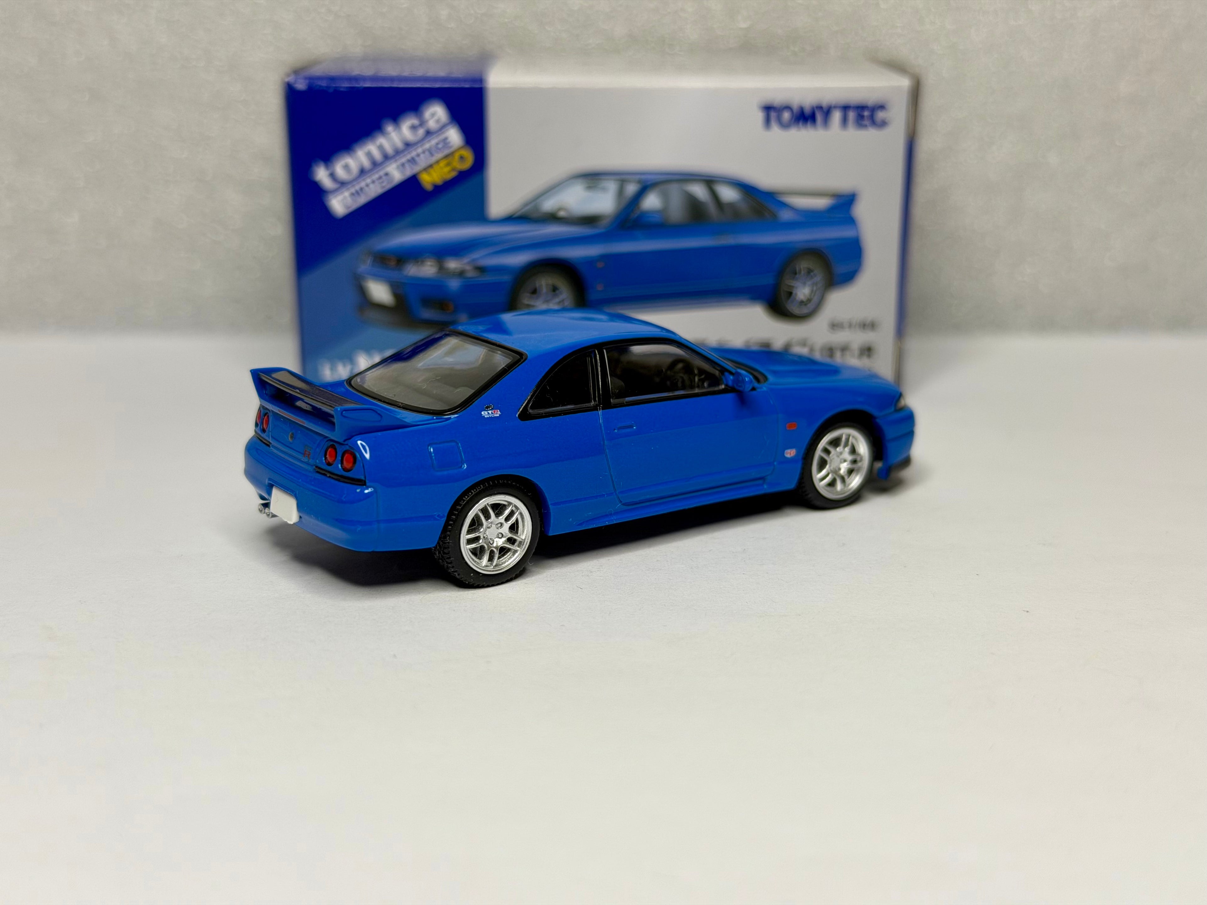 Tomica Limited Vintage 1/64 Nissan GT-R R33 LM Champion Blue LV-N308e