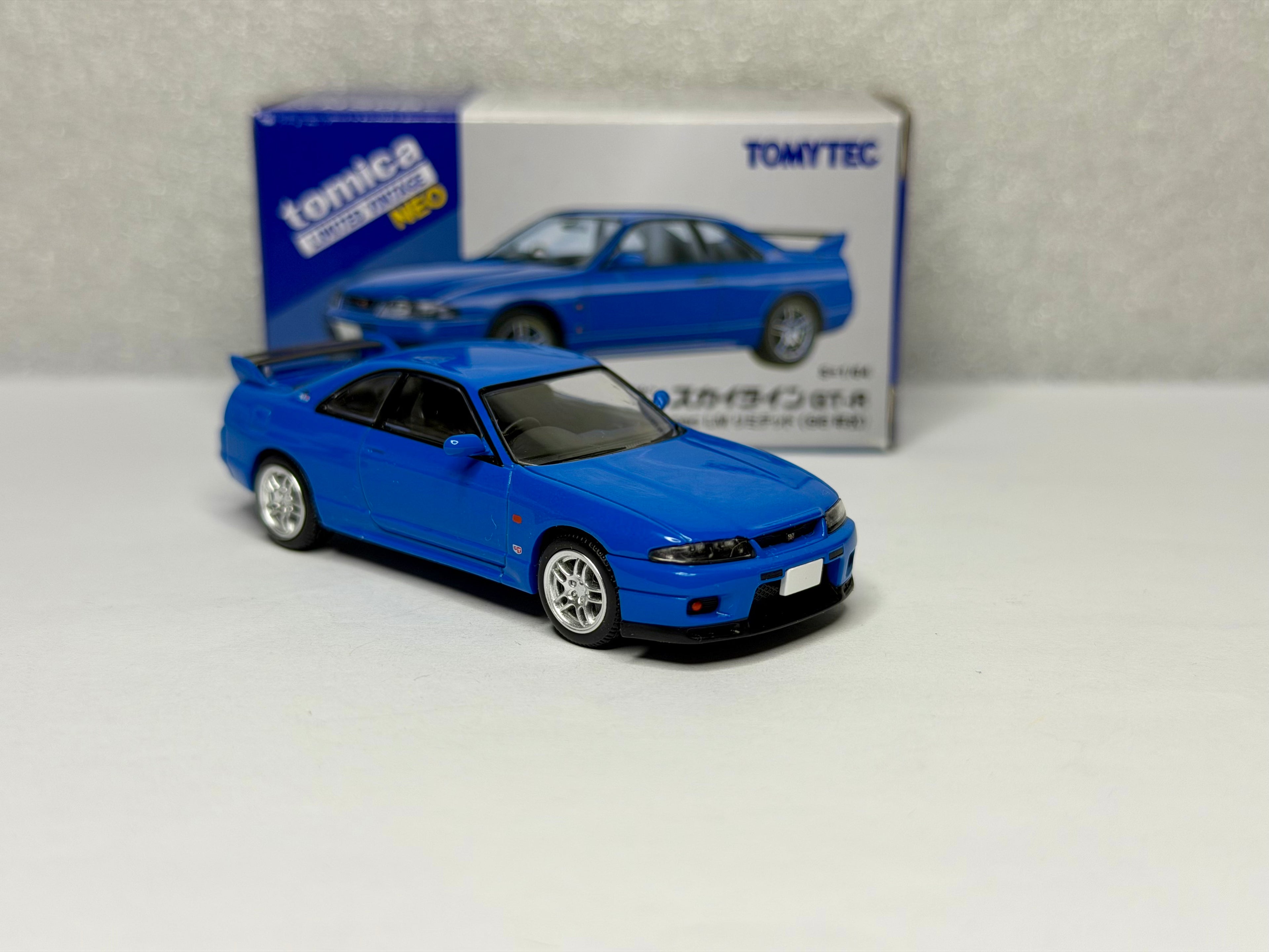 Tomica Limited Vintage 1/64 Nissan GT-R R33 LM Champion Blue LV-N308e