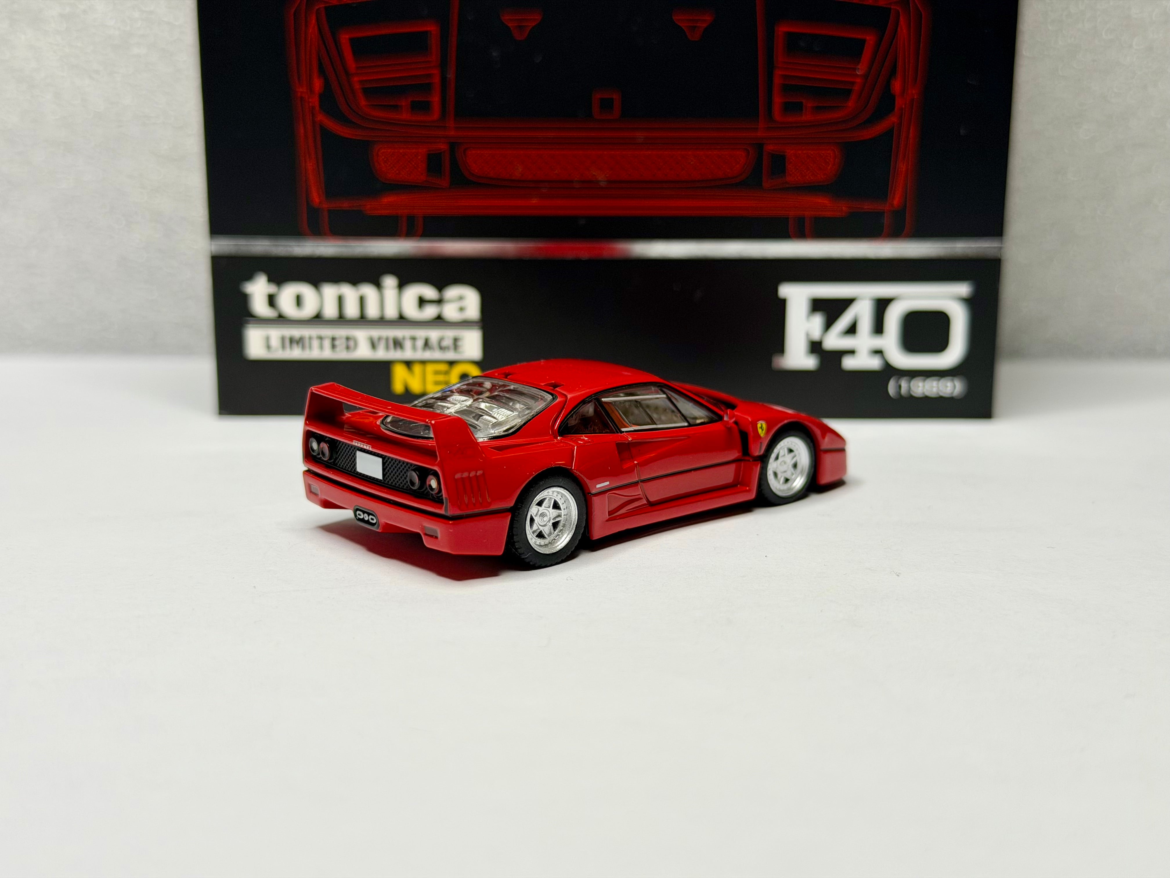Tomica Limited Vintage NEO Ferrari F40 1989 Red 1/64 | LMTF