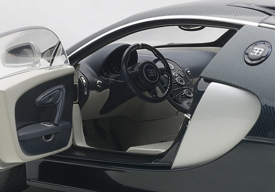 AUTOART 1:18 Bugatti Veyron Super Sport Dark Blue Carbon/Silver 70939